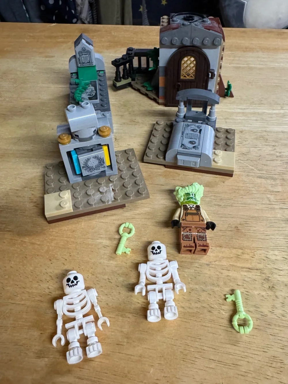 LEGO Haunted Crypt Mini Build Set with Skeleton Minifigures